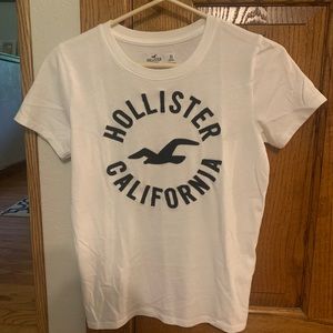 White and black Hollister tee